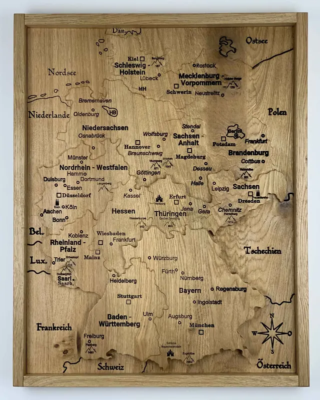 Deutschland-Relief in 2.5D mit allen Bundesländern aus Eiche