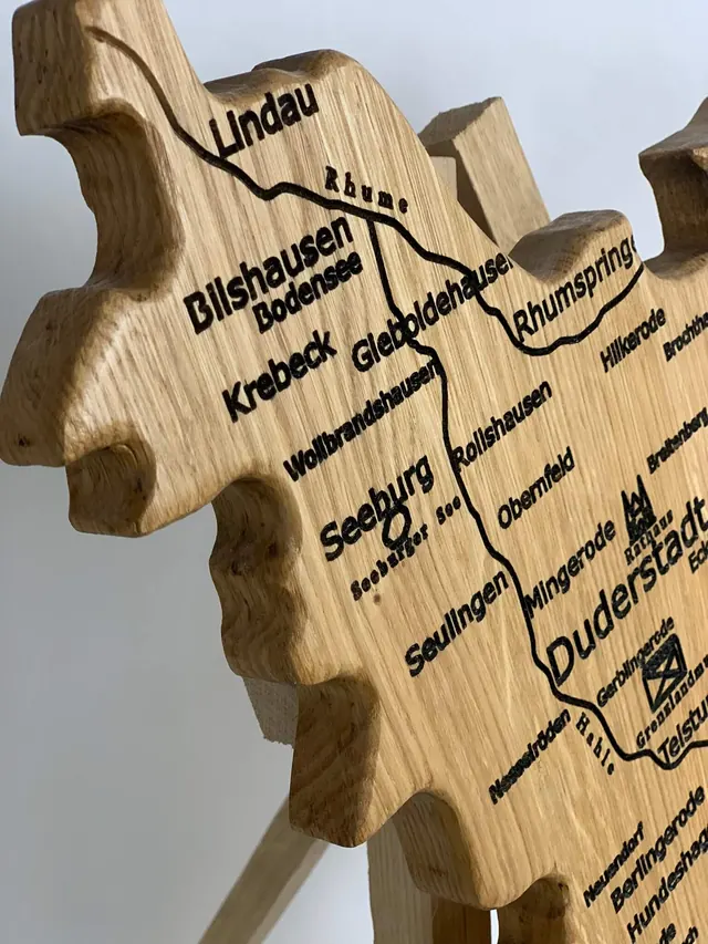 Detail der Eichsfeld-Landkarte mit gravierten Ortsnamen