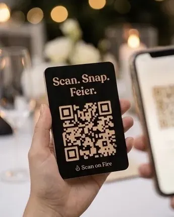 QR-Karte von Scan on Fire wird mit dem Smartphone gescannt